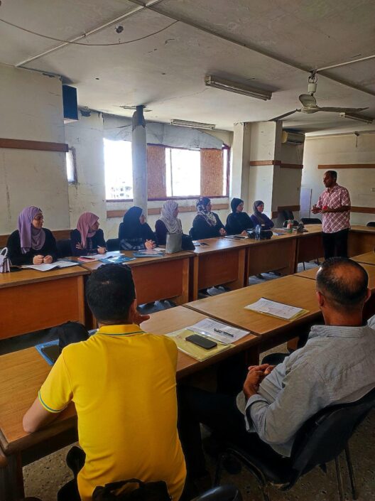 جلسة تدريبية حول الوساطة والتحكيم المتدربون والمتدربات خلال إحدى جلسات التدريب